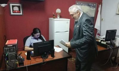 Denuncian a ex director y eximen a gobernadores