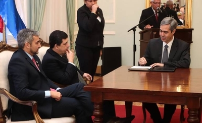 HOY / Acuerdan instalar cargadores para vehículos eléctricos en rutas nacionales