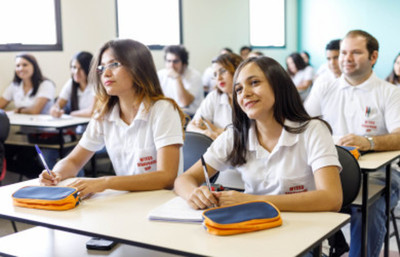 Se extiende plazo de postulación a becas para Técnico Superior - Radio 1000 AM
