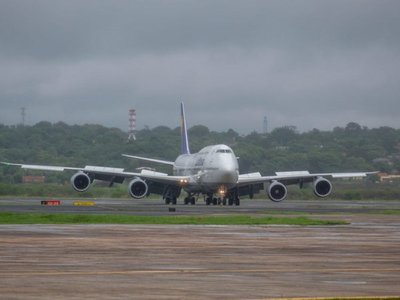 Aterriza en Silvio Pettirossi uno de los aviones más grandes del mundo