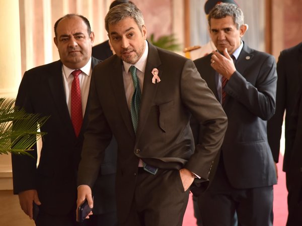 Abdo se jacta de ser líder, y no el niñero, en Añetete