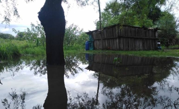 HOY / Bajo Chaco inundado: miles  a merced del hambre, víboras y  enfermedades, claman ayuda
