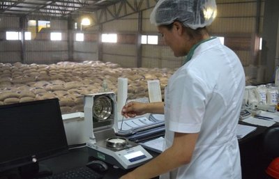 Moderno laboratorio de control y análisis para resguardar la calidad