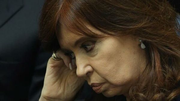 Juez imputa de nuevo con prisión a Cristina Fernández por corrupción