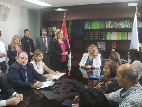 Ciudadanos convocados brindan su apoyo a Sandra Quiñónez