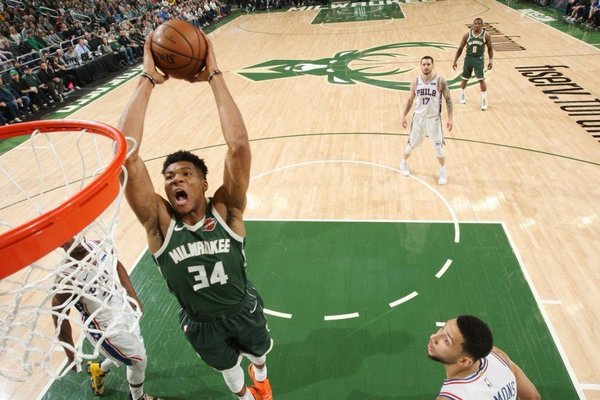 Bucks y Sixers, duelo de playoffs - Deportes - ABC Color