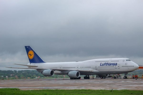 Aterrizaje forzoso de avión en Luque - Nacionales - ABC Color