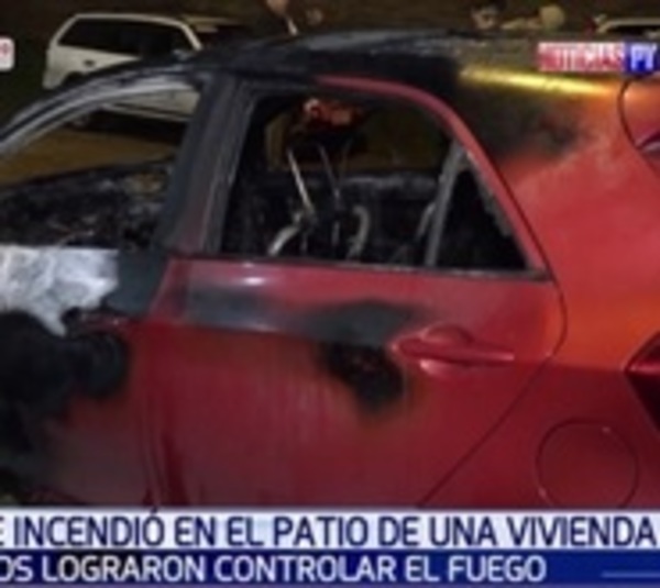 Incendian vehículo en Fernando de la Mora - Paraguay.com