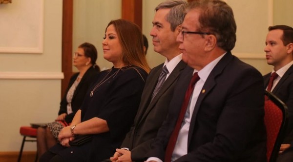Firman convenio para garantizar cargadores eléctricos en proyecto ruta verde