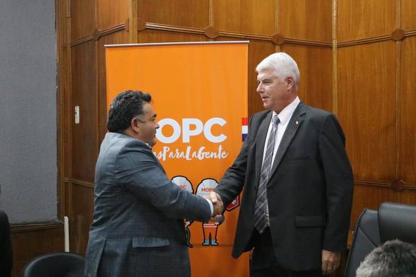 Intendente de Pastoreo y el Ministro del MOPC firman convenio