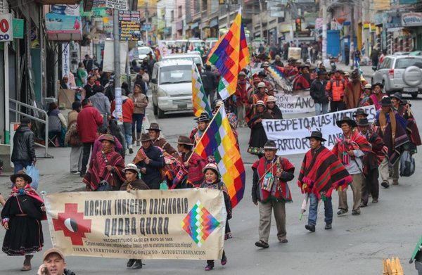 Indígenas llegan a La Paz a reclamar sus derechos tras 41 días de caminata | Paraguay en Noticias