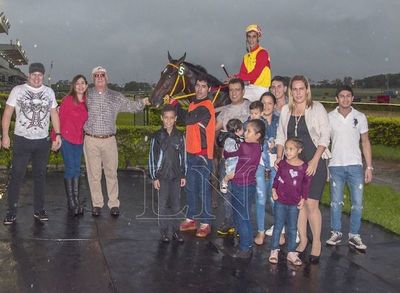 Turf: Ligerona hizo honor a su nombre