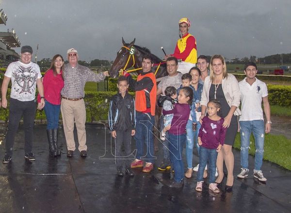 Turf: Ligerona hizo honor a su nombre