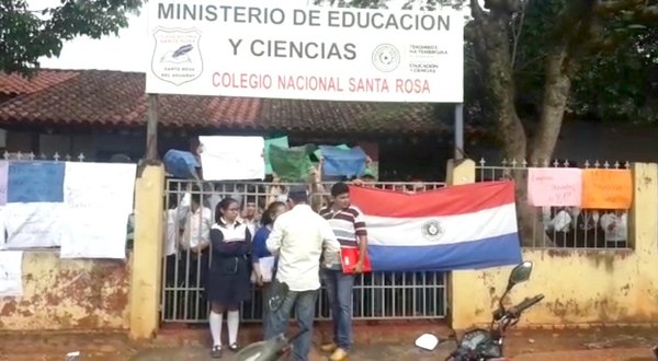 Tomaron colegio para exigir rubros