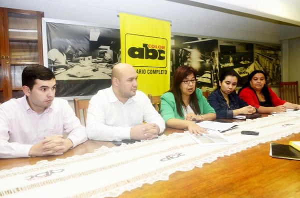 La decana de FCQ-UNA se siente perseguida - Edicion Impresa - ABC Color