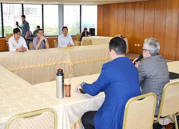 Senador insta a aceptar respuestas escritas de Cartes sobre Messer