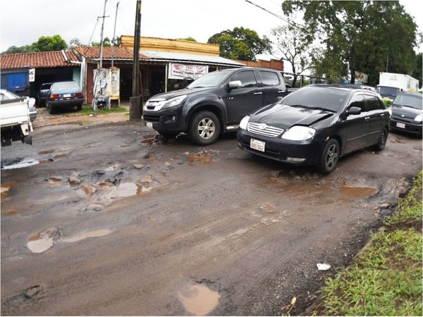 Asunción minada de baches y basura tras continuas lluvias