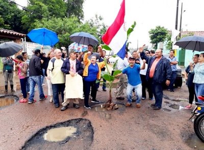 Sanlorenzanos exigen arreglo de varias calles - Edicion Impresa - ABC Color