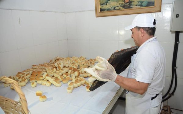 Reactivan funcionamiento de panadería municipal tras saqueo de hurreros