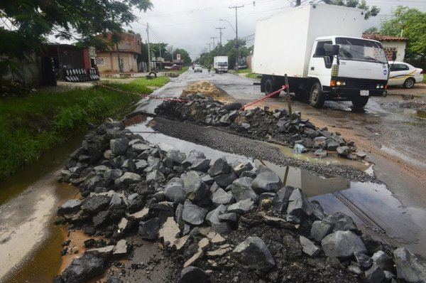 Obras paradas golpean al tráfico - Edicion Impresa - ABC Color