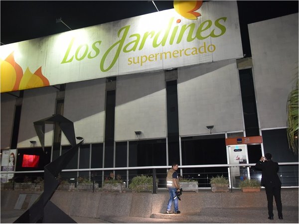 Hallan dispositivos para robar datos en un cajero automático de Luque