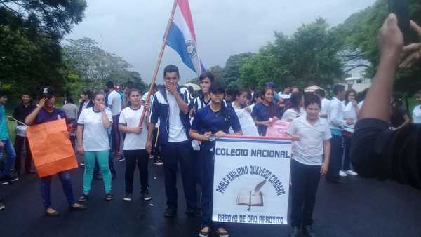 Padres y alumnos cierran ruta V en Arroyo de Oro