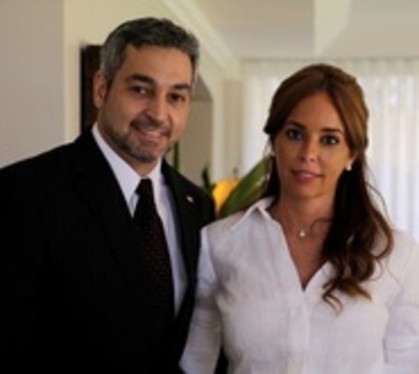 Adjudican contratos por G. 300 millones a empresa de Primera Dama - Paraguay.com