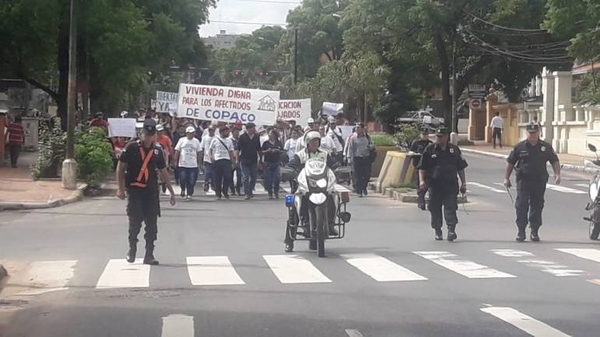 HOY / ‘Trancazo’ en el centro por protesta de nativos y sintechos