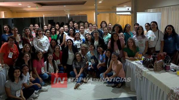 DEL PILAR VÁZQUEZ PARTICIPA DE ENCUENTRO DE MUJERES POLÍTICAS.