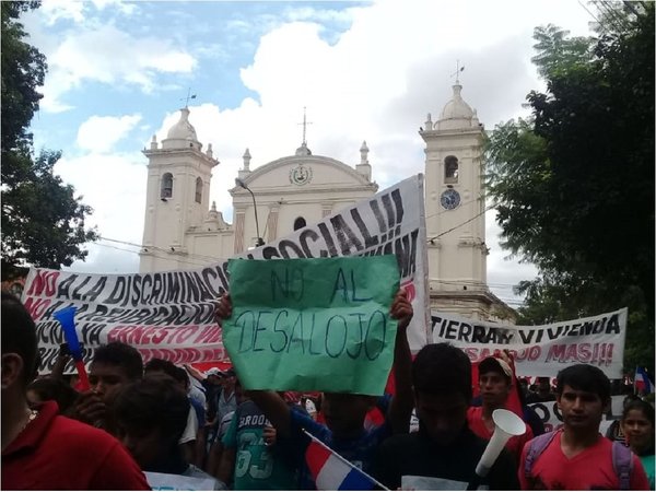 Pobladores de asentamientos marchan por el cese de los desalojos