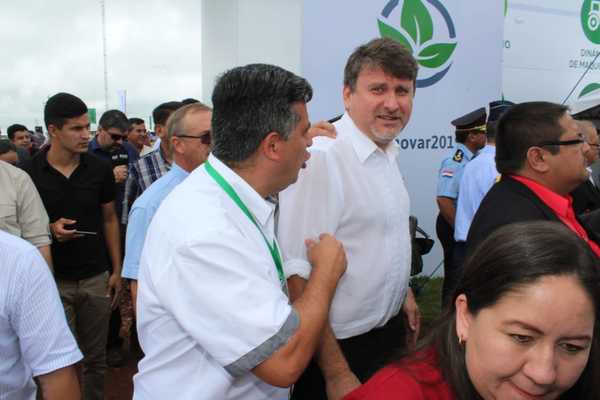 Ministro aboga por más inversiones y alternativas para aumentar productividad del campo | .::Agencia IP::.
