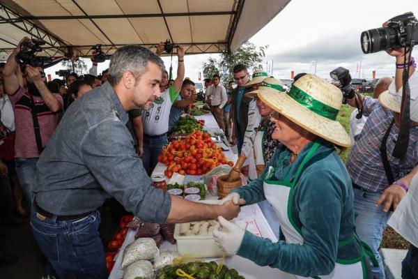 Presidente aboga por transferir tecnología a los pequeños productores para generar el desarrollo integral en el campo