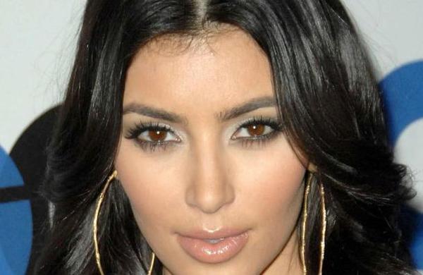 Kim Kardashian sin maquillaje: dejó al descubierto las marcas en su piel por la enfermedad incurable que padece - C9N