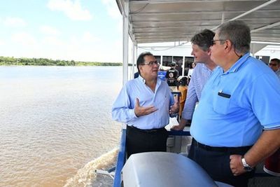 Visitan zona del futuro puente en Carmelo Peralta (Chaco)
