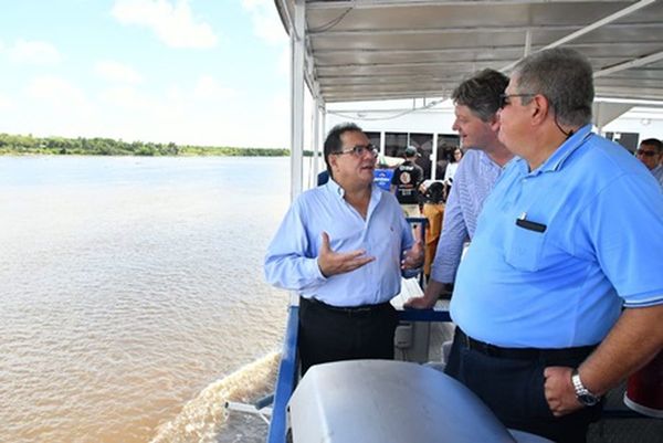 Visitan zona del futuro puente en Carmelo Peralta (Chaco)