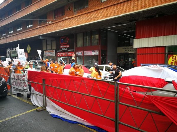 Defensores y detractores de Bacchetta, frente al JEM | Paraguay en Noticias
