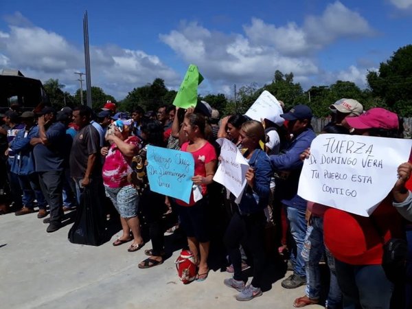 Puerto Casado: Se manifiestan a favor de juez destituido | Paraguay en Noticias