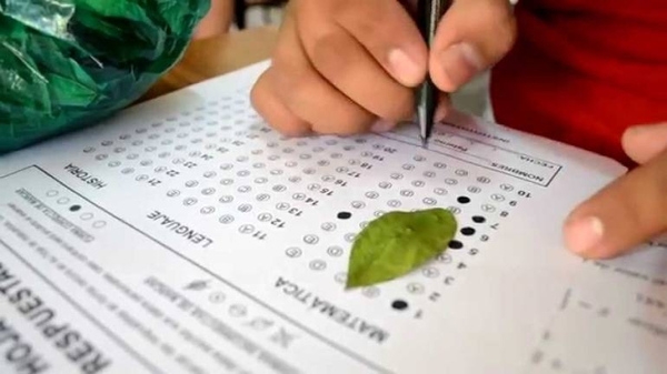 HOY / Respuestas de exámenes de  ingreso a 100 mil: denuncian a  alumnas y decano de Filosofía