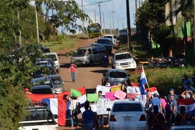 Pobladores de Encarnación exigen asfaltado | Paraguay en Noticias 