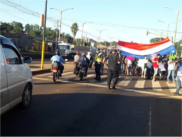 Encarnación: Manifestantes cierran la ruta 6 para exigir asfaltado
