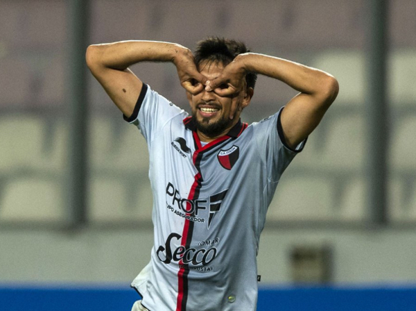 Marcelo Estigarribia marcó en la goleada de Colón en la Copa Sudamericana