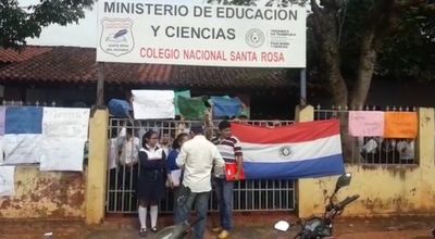 Tomaron colegio para exigir reposición de rubros