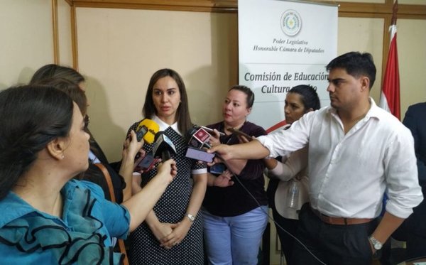 Evalúan redireccionar becas de Itaipú - Edicion Impresa - ABC Color
