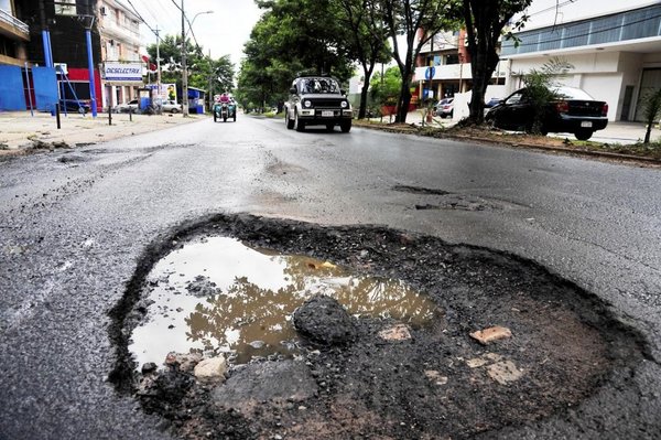 Comuna no reacciona ante aumento de cráteres en principales avenidas - Edicion Impresa - ABC Color