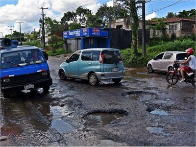 Con precarios parches buscan paliar crítico estado de calles sanlorenzanas