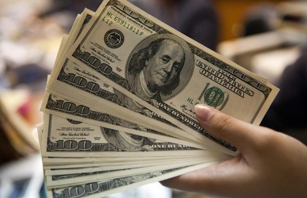 El dólar orilla los G 6.100 y supera las expectativas