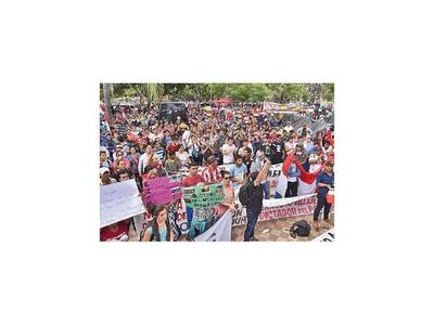 Piden ley de acceso a  tierra y no más desalojos