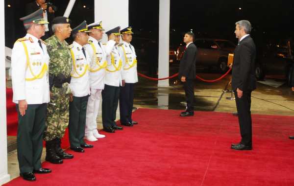 Presidente Abdo Benítez partió rumbo a Argentina | .::Agencia IP::.