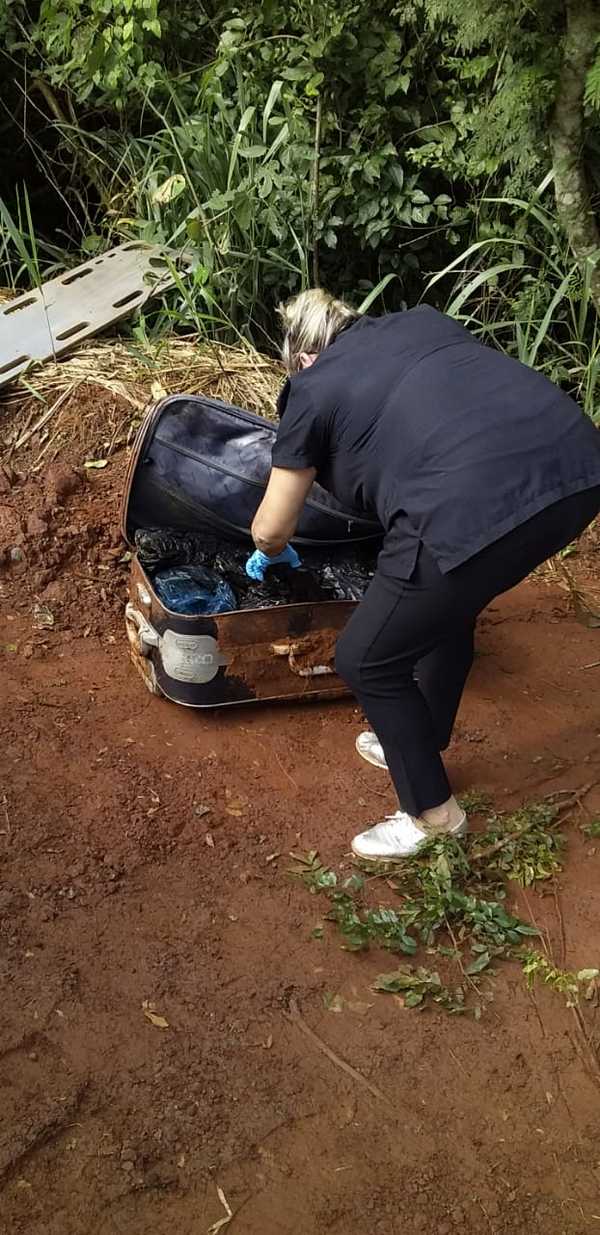 Hallan restos de una mujer descuartizada en maletas enterradas en reserva de la ANDE