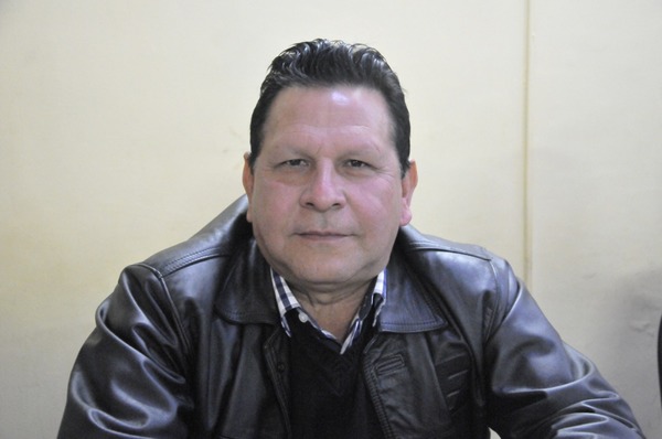 Concejal de Brizuela prohíbe tomar fotografías en sesión de la Junta y es acusado de “dictador”